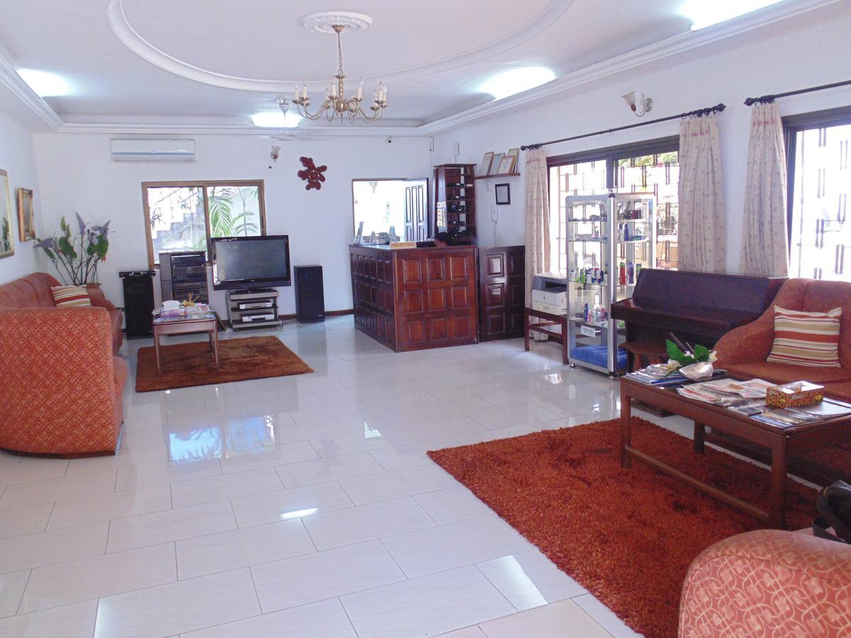Lavender Lodge Hotel Accra Buitenkant foto