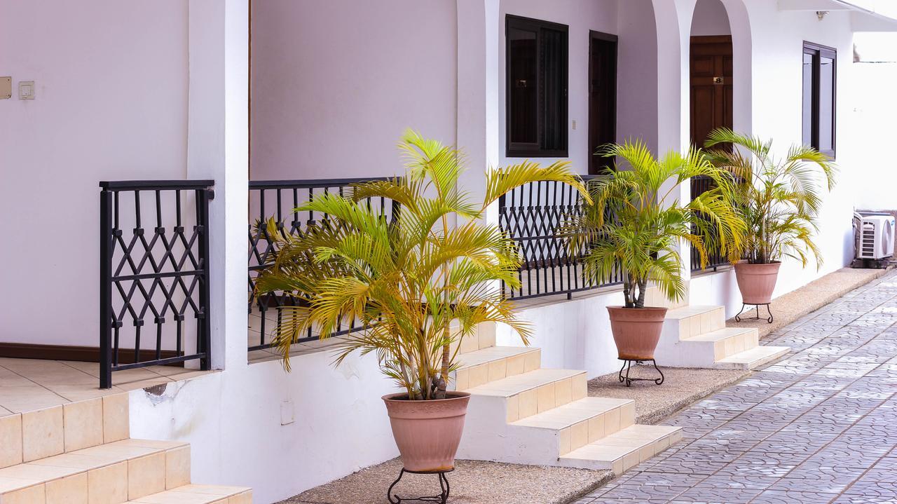 Lavender Lodge Hotel Accra Buitenkant foto