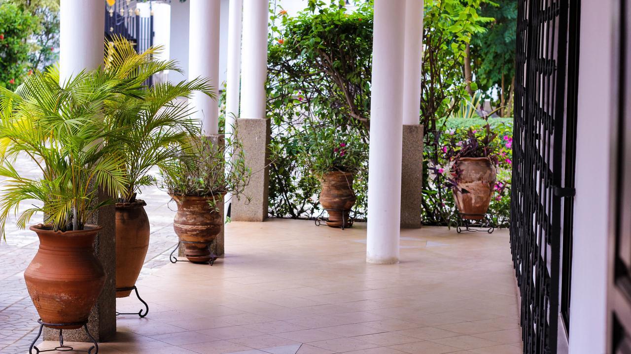Lavender Lodge Hotel Accra Buitenkant foto