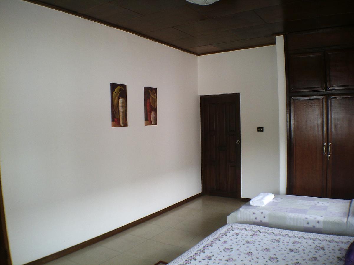 Lavender Lodge Hotel Accra Buitenkant foto